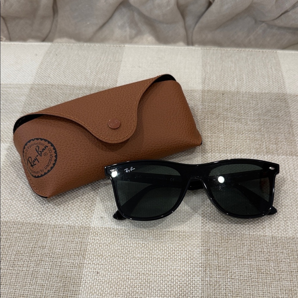 Ray-Ban Classic Black Sunglasses with Brown Case